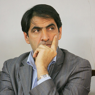 باید از جنبشهای دموکراسی خواهانه حمایت کرد